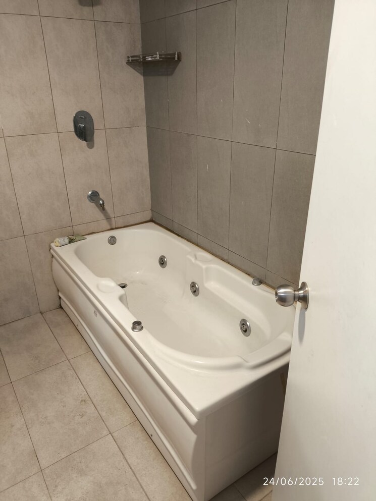 Bathroom, prestige-lakeside-habitat 3 Bedroom 2280 Sq.Ft. Apartment In Varthur Bangalore 8931601