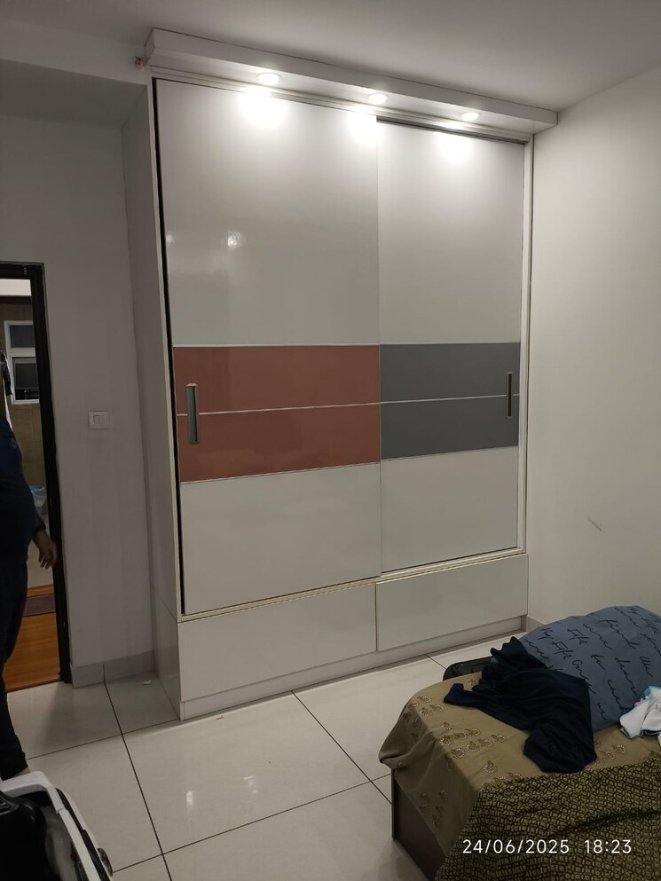 Bathroom, prestige-lakeside-habitat 3 Bedroom 2280 Sq.Ft. Apartment In Varthur Bangalore 8931601