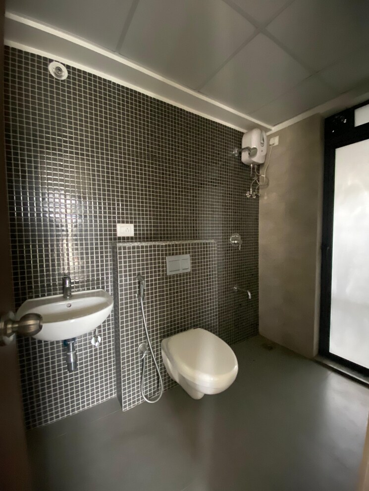 Bathroom, lodha-palava-city 1 Bedroom 710 Sq.Ft. Apartment In Dombivli East Thane 8931584