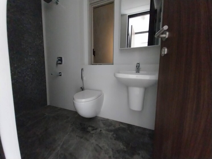Bathroom, lodha-trump-tower 3 Bedroom 1373 Sq.Ft. Apartment In Worli Mumbai 8931595