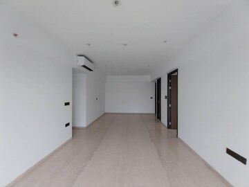 Room in 3 BHK Apartment at Lodha Trump Tower, Worli – for Rent