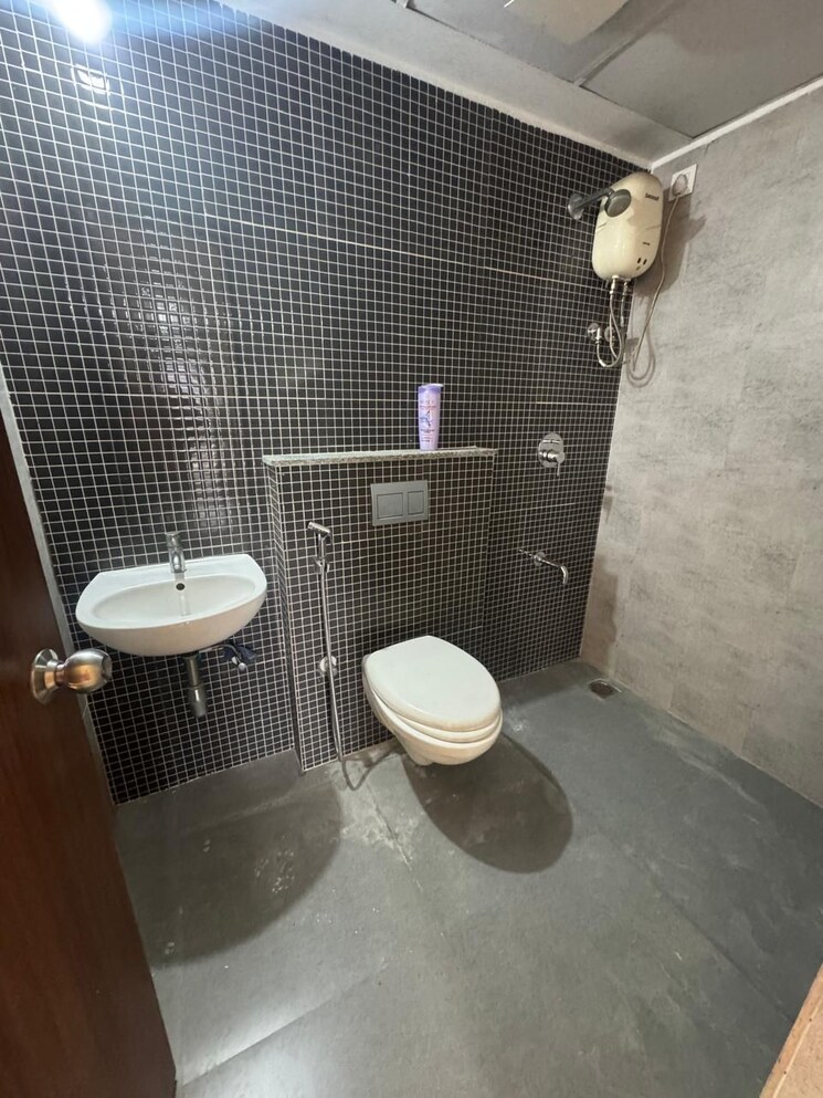 Bathroom, lodha-palava-city 2 Bedroom 850 Sq.Ft. Apartment In Dombivli East Thane 8931628