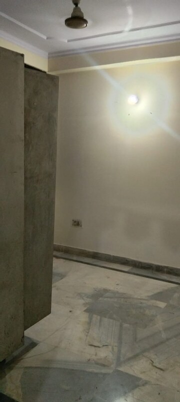 Room in 2 BHK Builder Floor at Kishangarh – for Rent