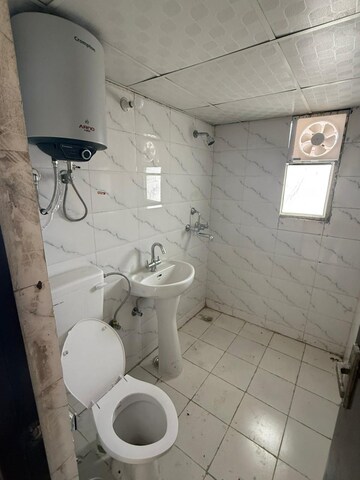 Bathroom in 4 BHK Villa at Panchsheel Greens II, Sector 16 Greater Noida – for Rent