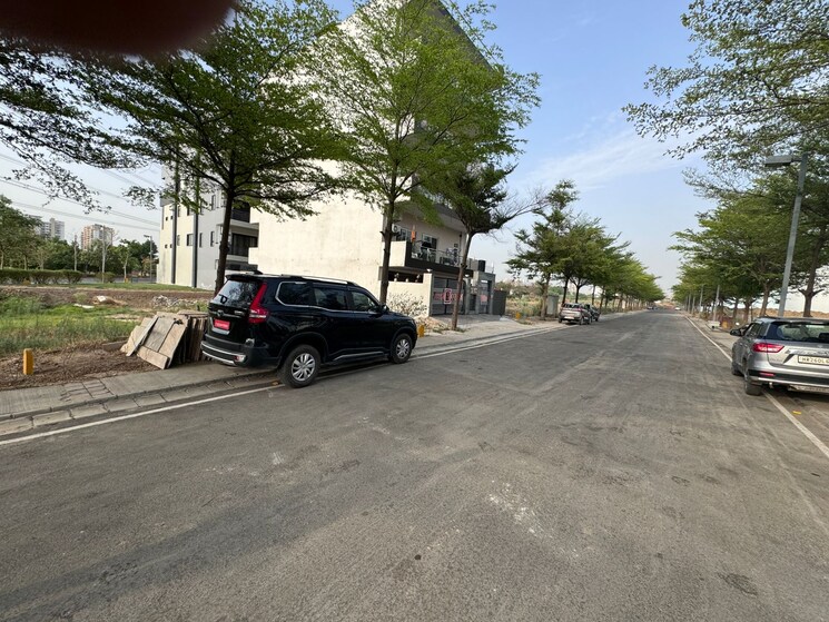  Parking, bptp-amstoria 3 Bedroom 250 Sq.Yd. Apartment In Sector 102 Gurgaon 8931746