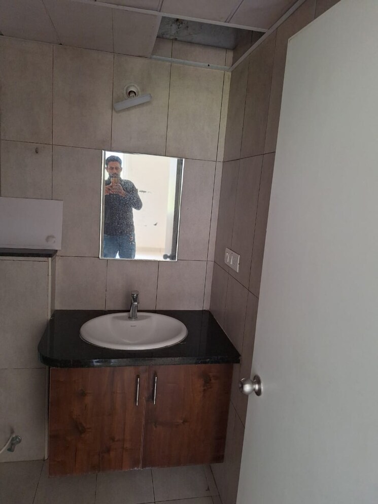 Bathroom, prestige-lakeside-habitat 2.5 Bedroom 1345 Sq.Ft. Apartment In Varthur Bangalore 8931767