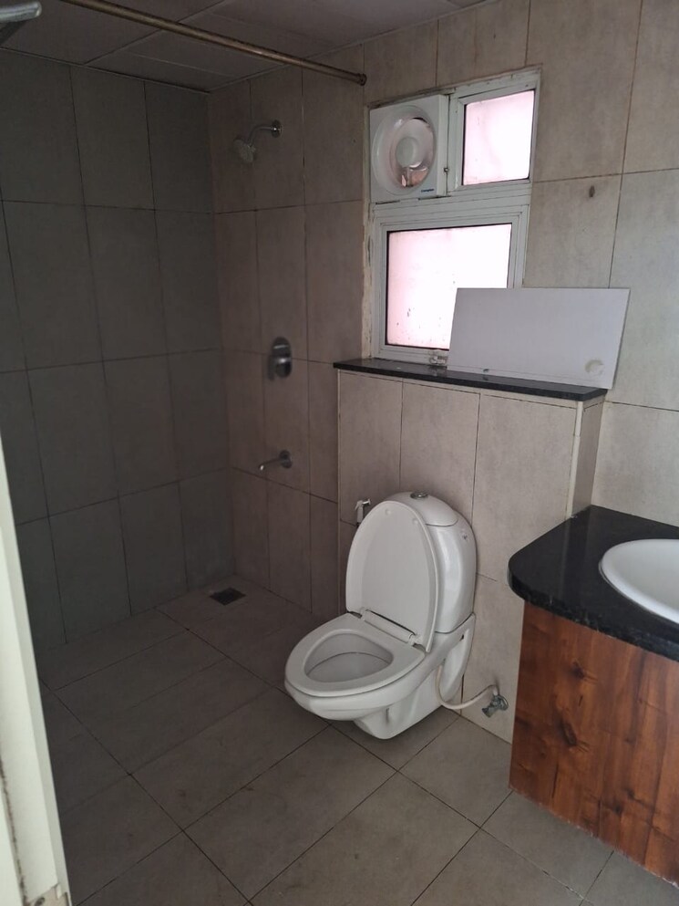 Bathroom, prestige-lakeside-habitat 2.5 Bedroom 1345 Sq.Ft. Apartment In Varthur Bangalore 8931767