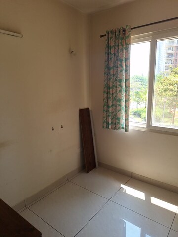 Room in 2.5 BHK Apartment at Prestige Lakeside Habitat, Varthur – for Sale