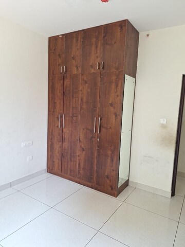 Room in 2.5 BHK Apartment at Prestige Lakeside Habitat, Varthur – for Sale