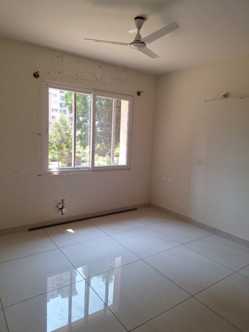 Room in 2.5 BHK Apartment at Prestige Lakeside Habitat, Varthur – for Sale