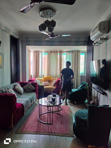 Living Room in 3 BHK Builder Floor at Uppal Southend, Sector 49 – for Rent