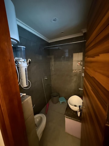 Furnished Amenities in 3 BHK Apartment at BPTP Discovery Park, Sector 80 – for Rent