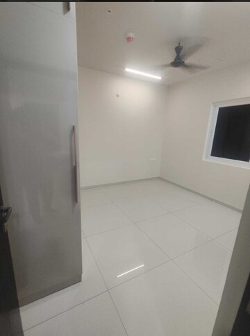 Room in 3 BHK Apartment at Rajapushpa Provincia, Narsingi – for Rent