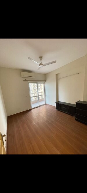 Room in 3.5 BHK Apartment at BPTP The Resort, Sector 75 – for Sale