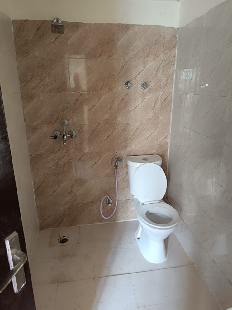 Bathroom, amrapali-golf-homes 2.5 Bedroom 945 Sq.Ft. Apartment In Sector 4 Greater Noida Greater Noida 8931970