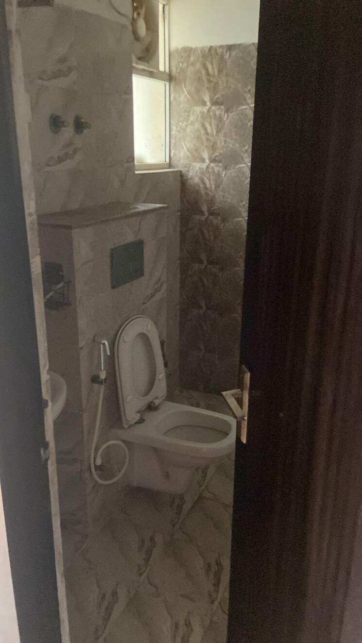 Bathroom, ajnara-ambrosia 2 Bedroom 1255 Sq.Ft. Apartment In Sector 118 Noida 8931982