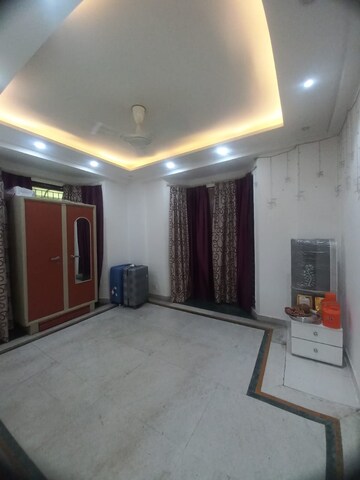 Living Room in 3 BHK Builder Floor at SS The Palladians, Sector 47 – for Rent