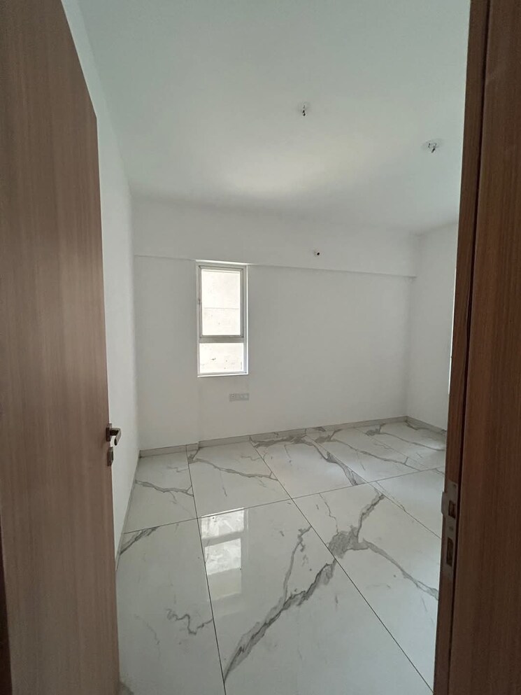 Bathroom, lodha-bella-vita 2 Bedroom 800 Sq.Ft. Apartment In Nibm Road Pune 8932020