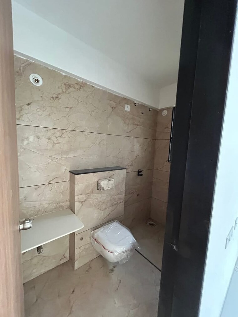 Bathroom, lodha-bella-vita 2 Bedroom 800 Sq.Ft. Apartment In Nibm Road Pune 8932020