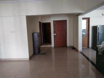 Room in 3 BHK Apartment at Gera Emerald City, Kharadi – for Rent