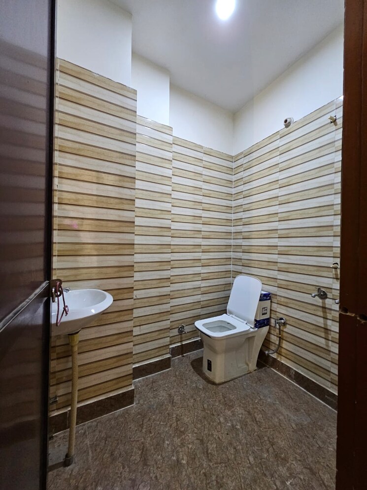 Bathroom, saket 2 Bedroom 950 Sq.Ft. Builder Floor In Saket Delhi 8932043