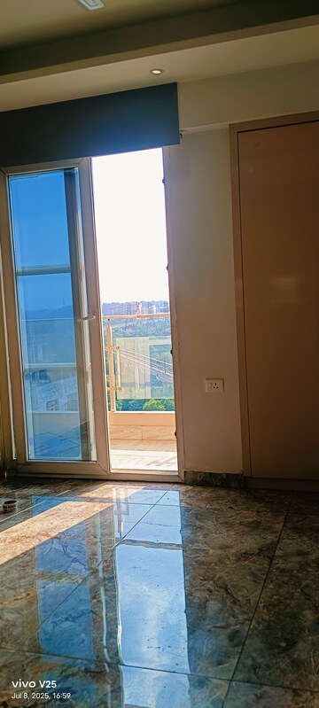 Room in 3 BHK Apartment at Nandini Metro Suites Bliss, Vaishali Sector 4 – for Rent