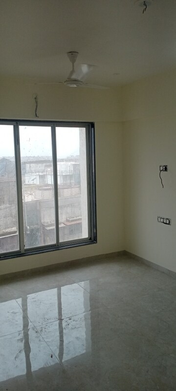 Room in 1 BHK Apartment at Bindra Complex, Andheri East – for Rent
