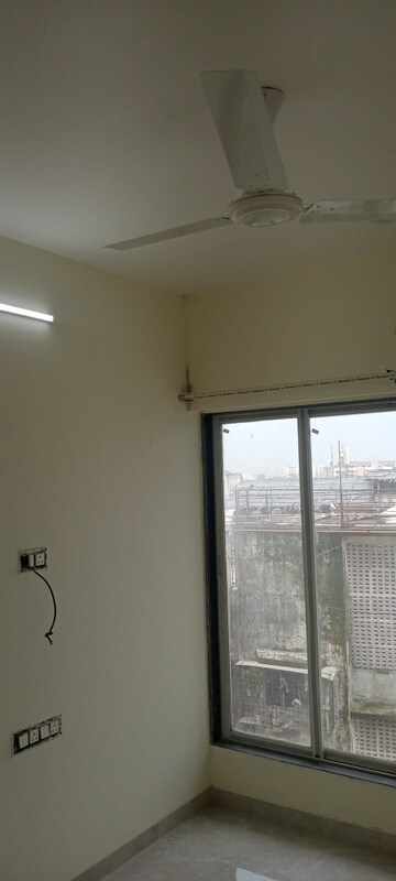 Room in 1 BHK Apartment at Bindra Complex, Andheri East – for Rent