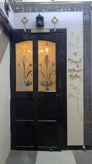 Furnished Amenities in 1 BHK Apartment at Shilp Tower, Lower Parel – for Rent