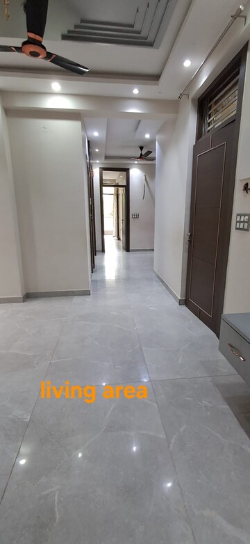 Building Lobby in 3 BHK Builder Floor at Gyan Khand I – for Sale