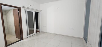 Room in 2 BHK Apartment at Vajram Newtown, Thanisandra Main Road – for Rent