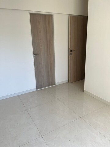 Room in 1.5 BHK Apartment at Sugee Atharva, Prabhadevi – for Rent
