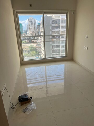 Room in 1.5 BHK Apartment at Sugee Atharva, Prabhadevi – for Rent