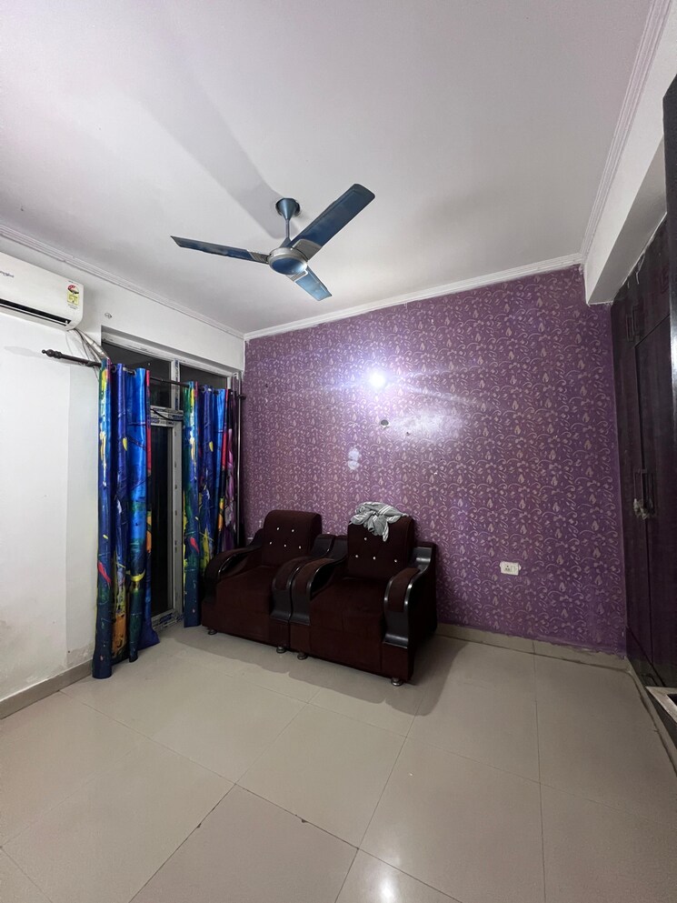 Living Room, maxblis-grand-wellington 1 Bedroom 615 Sq.Ft. Apartment In Sector 75 Noida 8932134