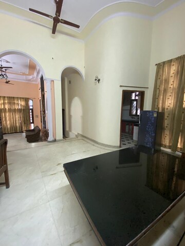 Living Room in 6 BHK Independent House at Sector 44 – for Rent