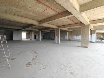 Parking in  Showroom at New Aster Plaza, International Airport Road – for Rent