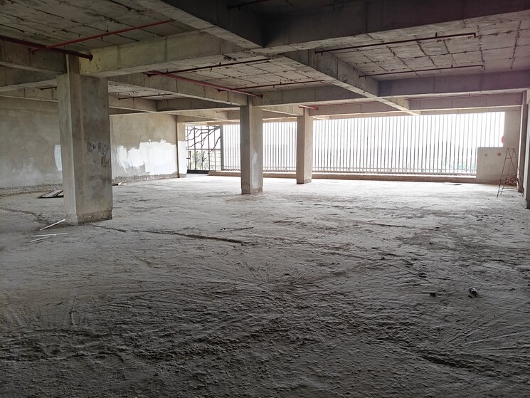  Parking, new-aster-plaza Commercial Showroom 5074 Sq.Ft. In International Airport Road Zirakpur 8932201