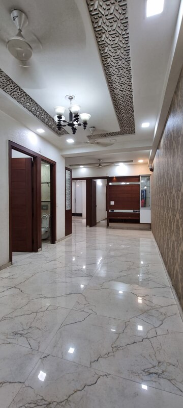 Room in 3 BHK Builder Floor at Smart Lane, Niti Khand – for Rent