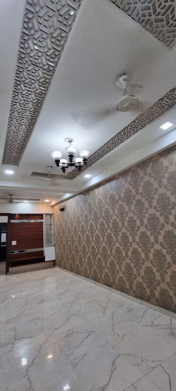 Furnished Amenities in 3 BHK Builder Floor at Smart Lane, Niti Khand – for Rent