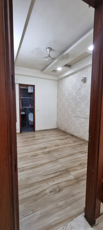 Room in 3 BHK Builder Floor at Smart Lane, Niti Khand – for Rent