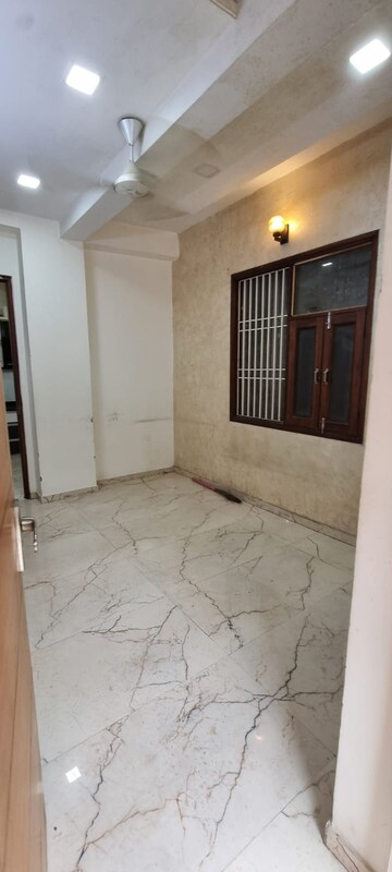 Room in 3 BHK Builder Floor at Smart Lane, Niti Khand – for Rent