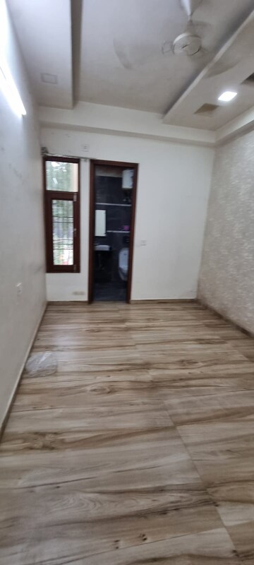 Room in 3 BHK Builder Floor at Smart Lane, Niti Khand – for Rent