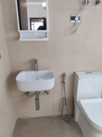 Bathroom in 2.5 BHK Builder Floor at Central Park 3 Flower Valley, Sohna Sector 33 – for Rent