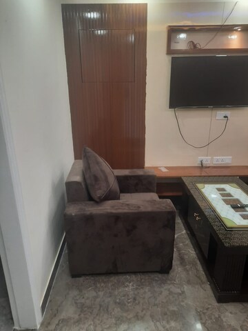Furnished Amenities in 1 BHK Builder Floor at Ansal Sushant Lok I, Sector 43 – for Rent