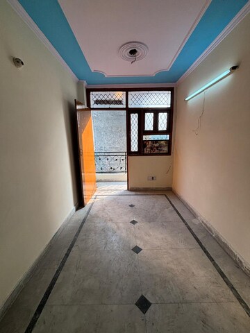 Building Lobby in 1.5 BHK Builder Floor at Jawahar Park – for Sale