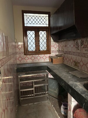 Kitchen in 1.5 BHK Builder Floor at Jawahar Park – for Sale