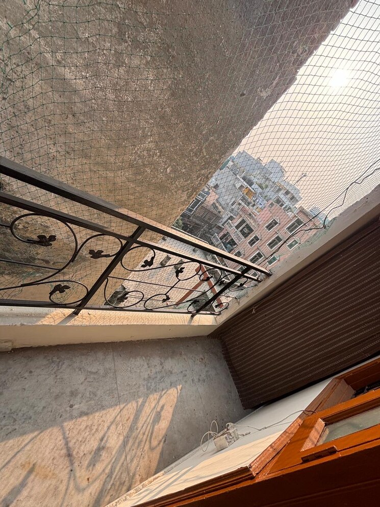 Balcony, jawahar park 1.5 Bedroom 500 Sq.Ft. Builder Floor In Jawahar Park Delhi 8932220