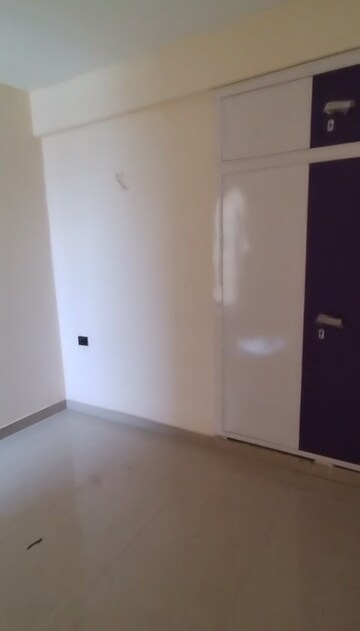 Room in 3 BHK Apartment at Adore Happy Homes Pride, Sector 75 – for Rent