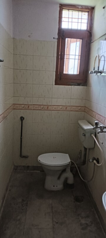 Bathroom in 1 BHK Apartment at Sector 21c – for Rent