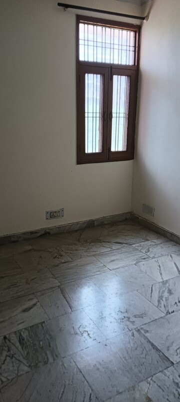 Room in 1 BHK Apartment at Sector 21c – for Rent